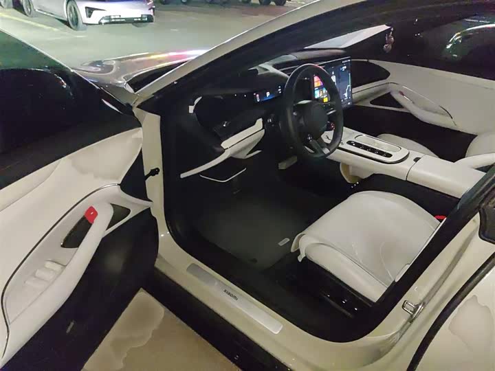 Фото 14 - Xiaomi SU7