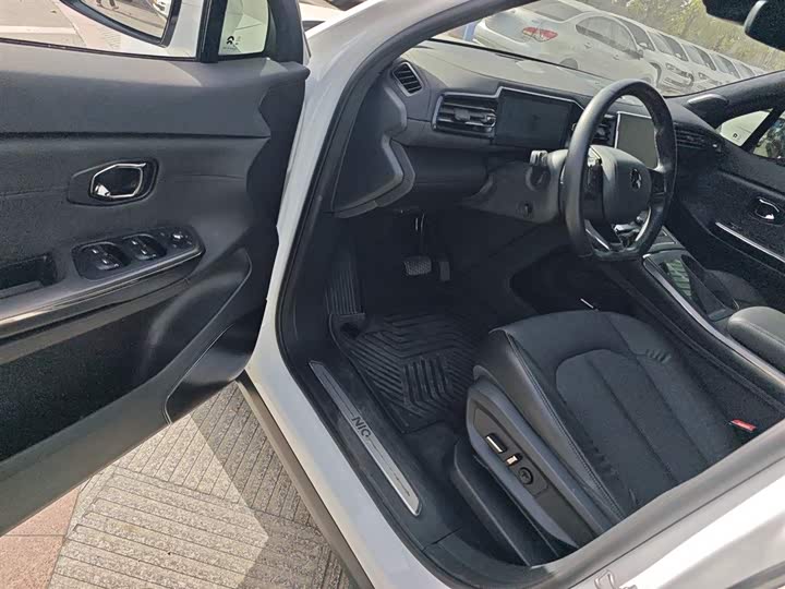 Фото 16 - Nio EC6