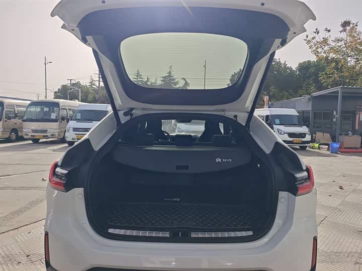 Фото 19 - Nio EC6