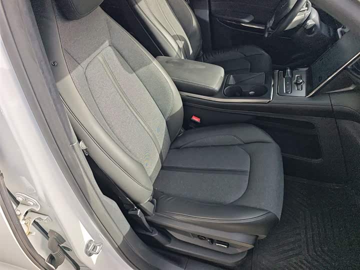 Фото 25 - Nio EC6