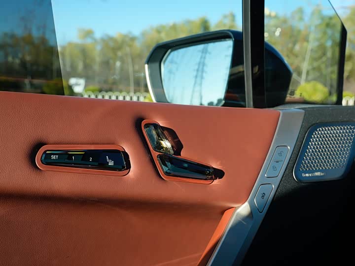 Фото 13 - BMW iX