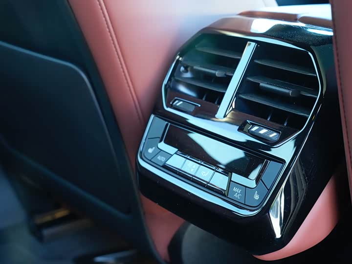 Фото 14 - BMW iX