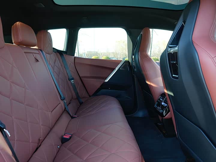 Фото 15 - BMW iX