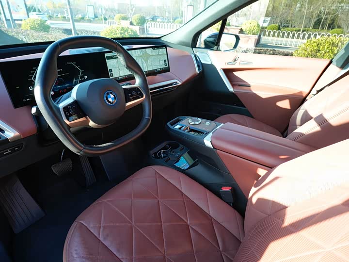 Фото 8 - BMW iX