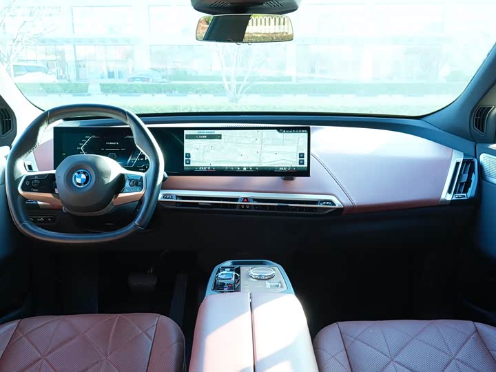 Фото 9 - BMW iX