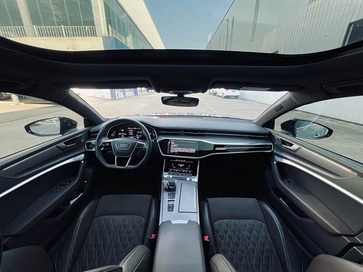 Фото 10 - Audi A7L