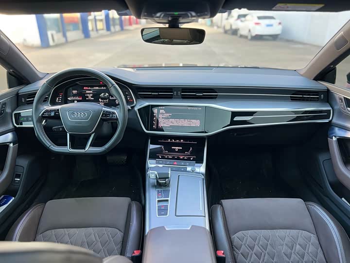 Фото 11 - Audi A7L