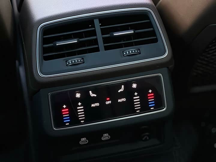 Фото 14 - Audi A7L