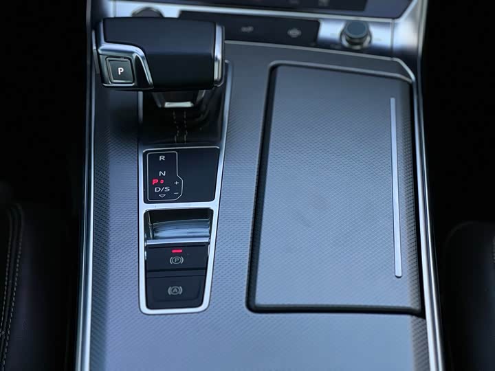 Фото 15 - Audi A7L