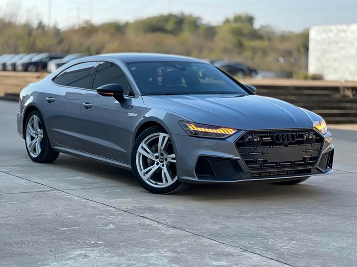 Фото 2 - Audi A7L
