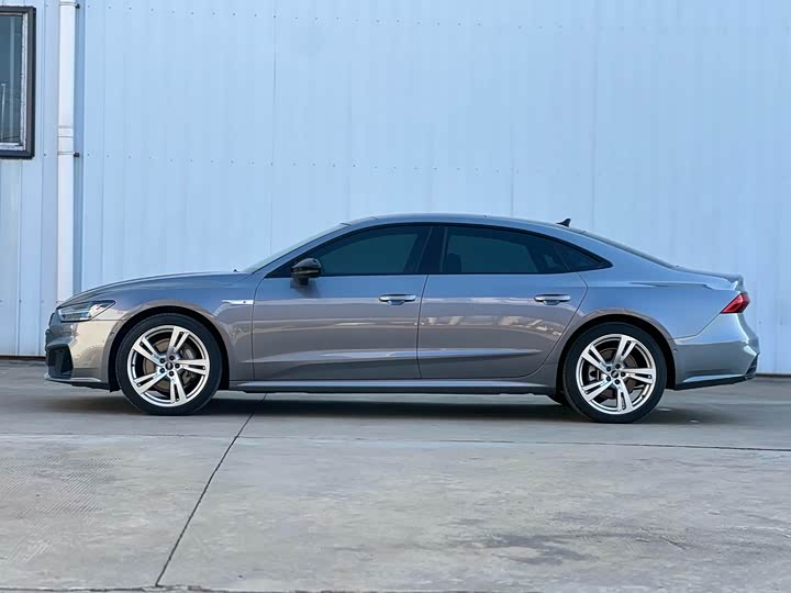 Фото 4 - Audi A7L