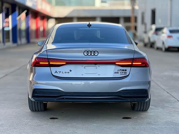 Фото 6 - Audi A7L