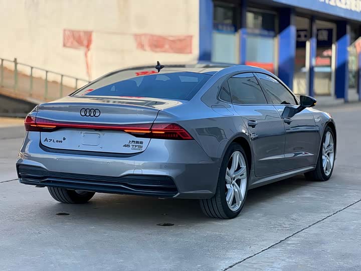 Фото 7 - Audi A7L