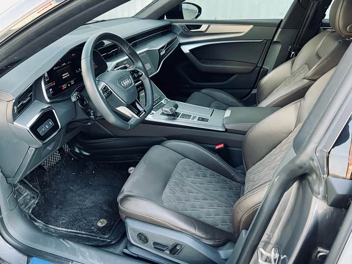 Фото 8 - Audi A7L