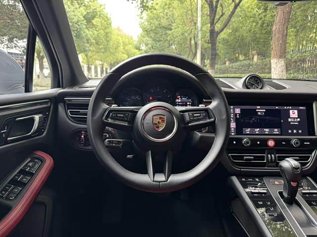 Фото 12 - Porsche Macan
