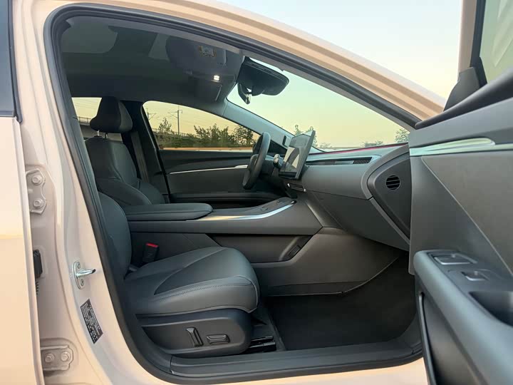 Фото 16 - XPeng Mona M03