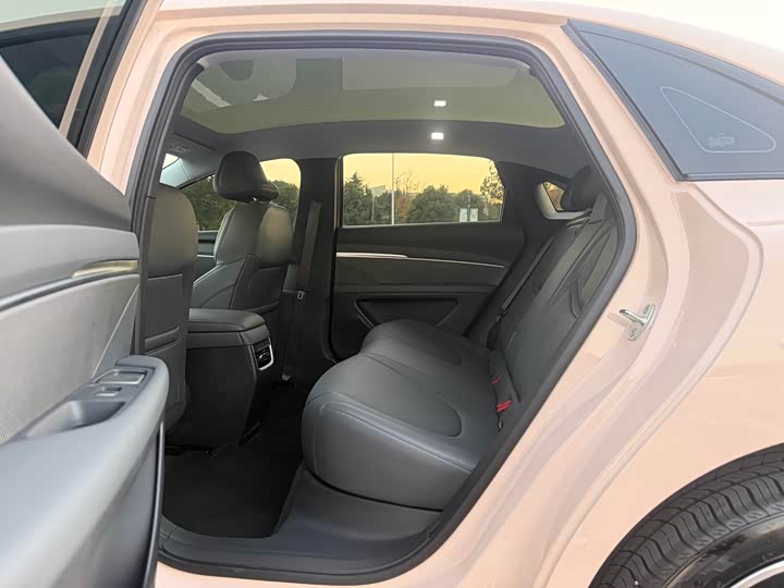 Фото 18 - XPeng Mona M03