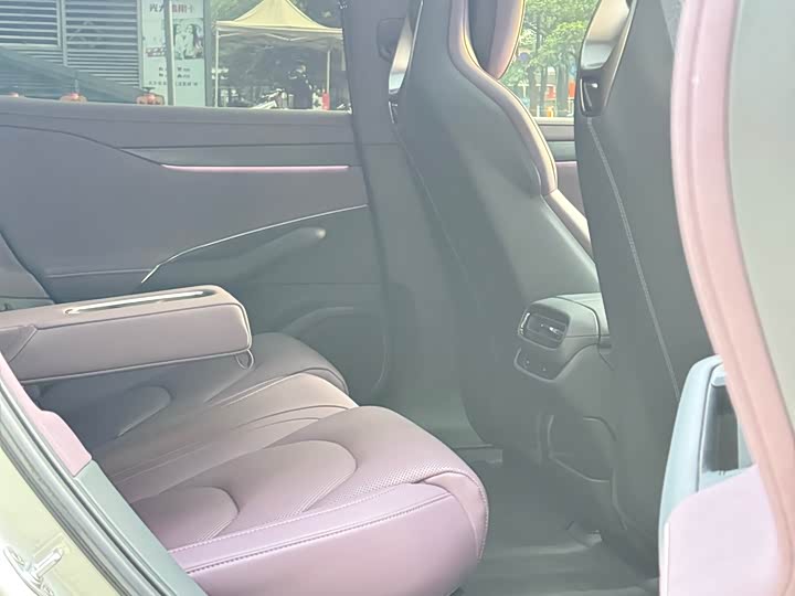 Фото 18 - Xiaomi SU7