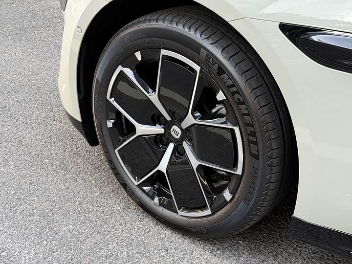 Фото 4 - Xiaomi SU7