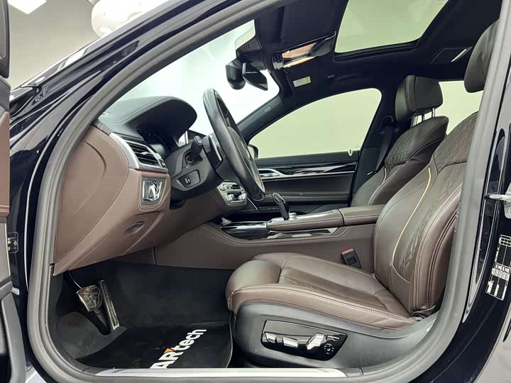 Фото 10 - BMW 7 Series