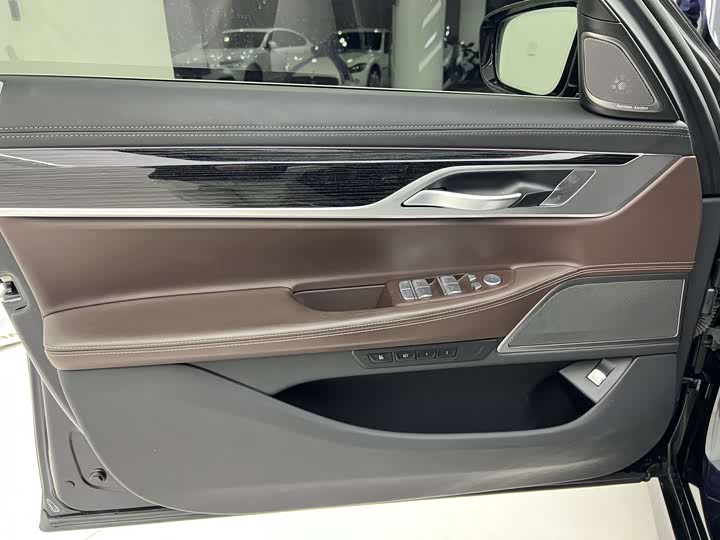 Фото 11 - BMW 7 Series