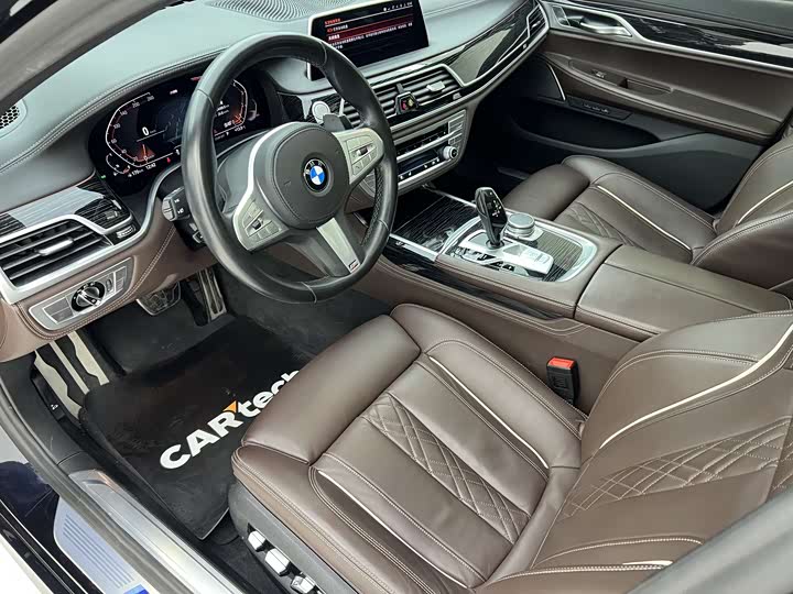 Фото 13 - BMW 7 Series