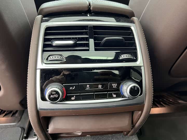 Фото 17 - BMW 7 Series