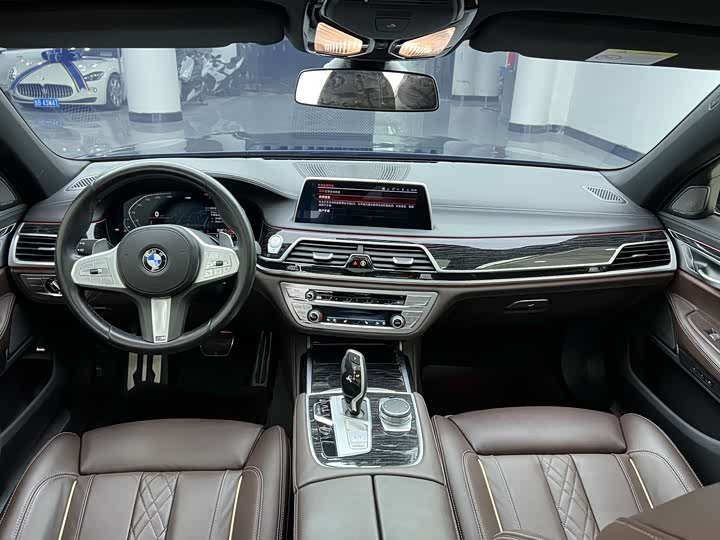 Фото 18 - BMW 7 Series