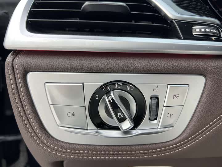 Фото 20 - BMW 7 Series