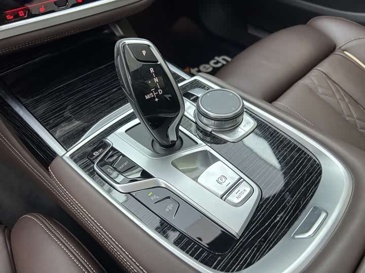 Фото 23 - BMW 7 Series