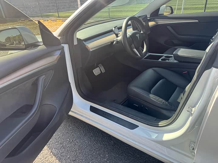 Фото 11 - Tesla Model 3