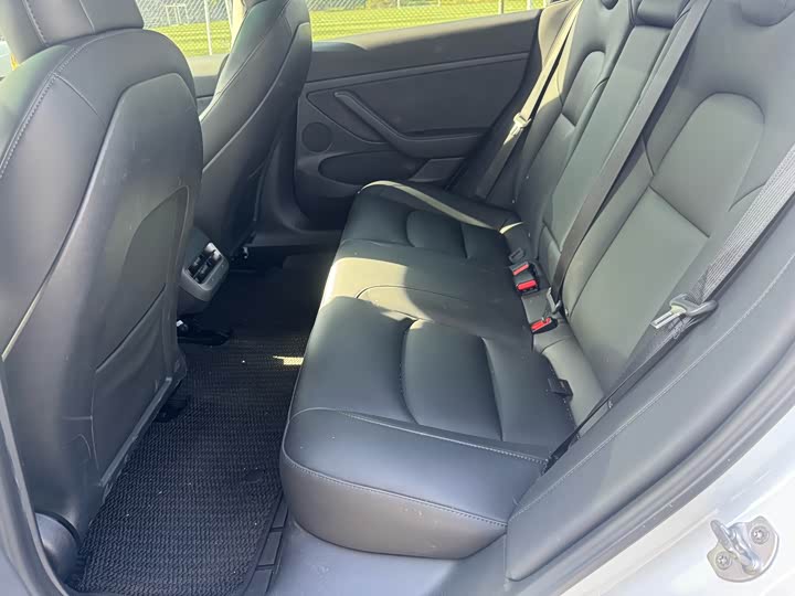 Фото 12 - Tesla Model 3