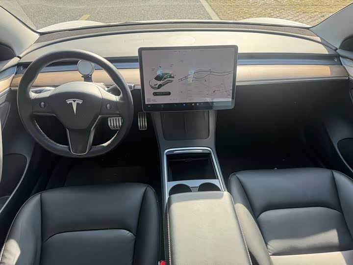 Фото 13 - Tesla Model 3