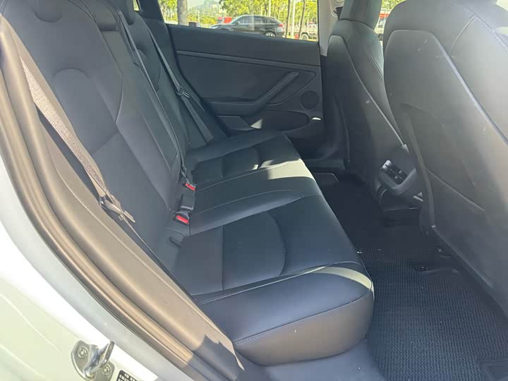 Фото 15 - Tesla Model 3