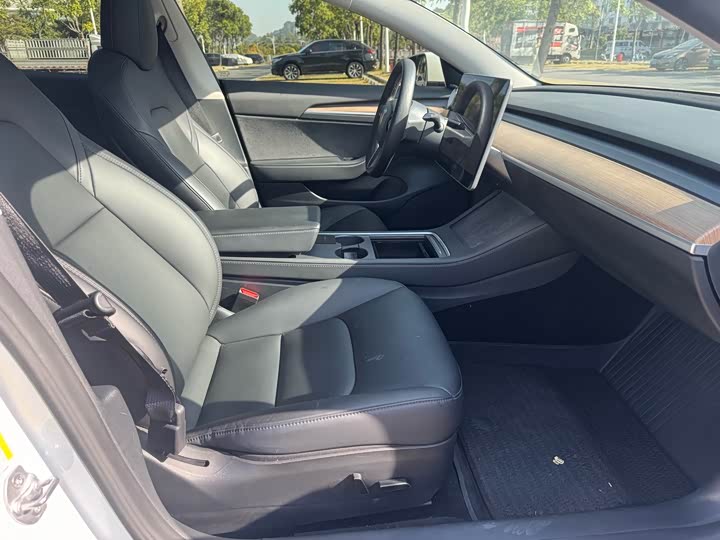 Фото 16 - Tesla Model 3