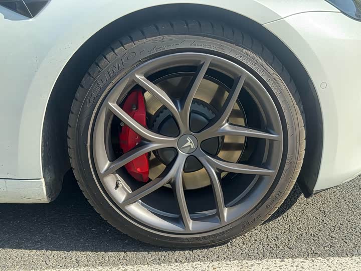 Фото 18 - Tesla Model 3