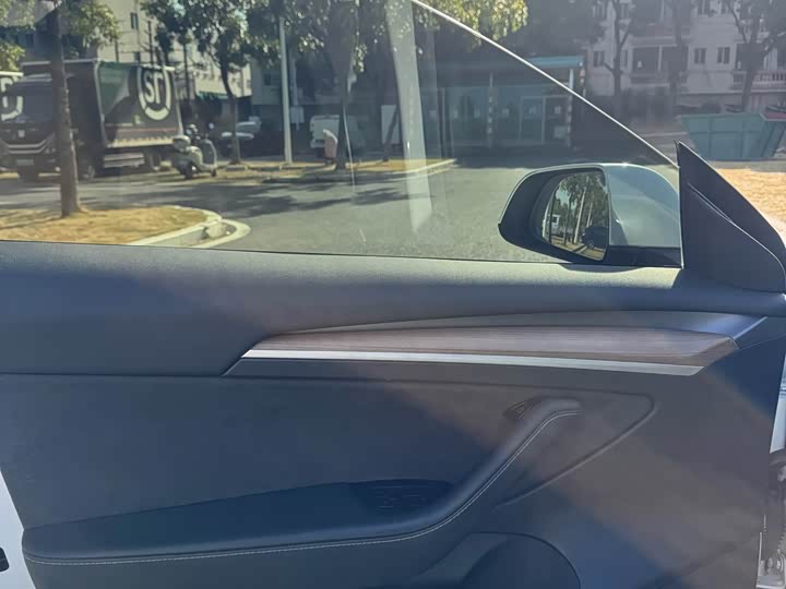 Фото 8 - Tesla Model 3