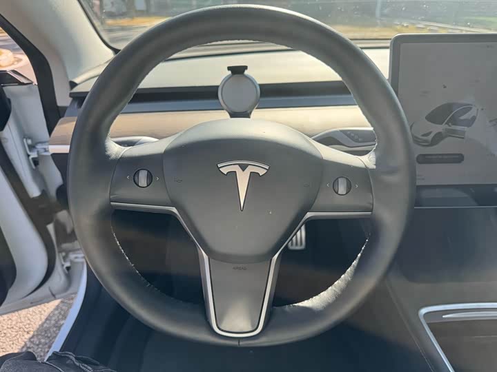 Фото 9 - Tesla Model 3
