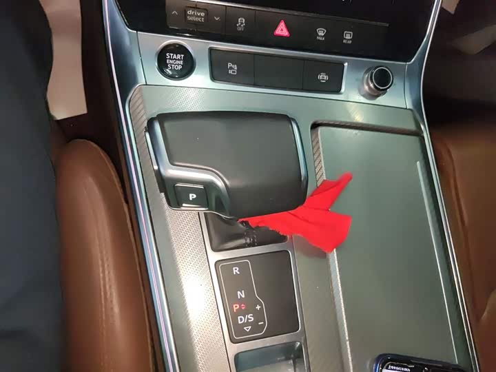 Фото 14 - Audi A6L