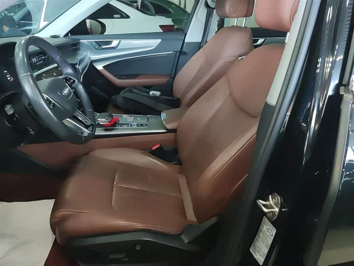 Фото 15 - Audi A6L