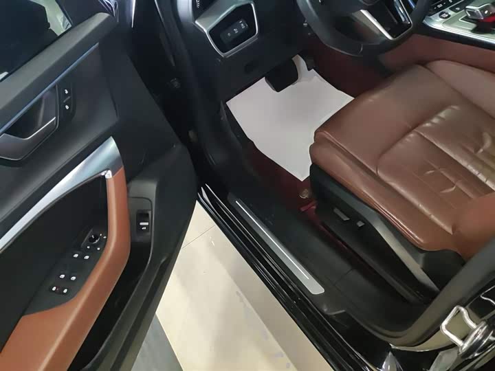 Фото 16 - Audi A6L