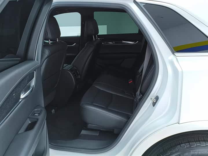 Фото 11 - Cadillac XT5