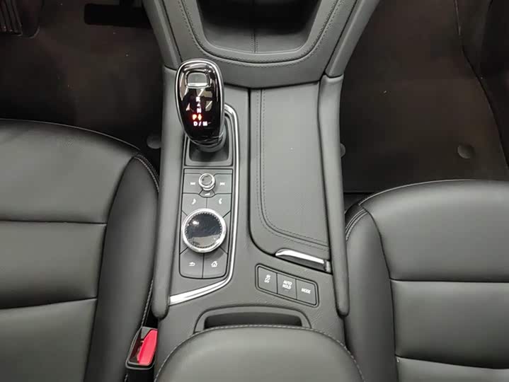 Фото 16 - Cadillac XT5