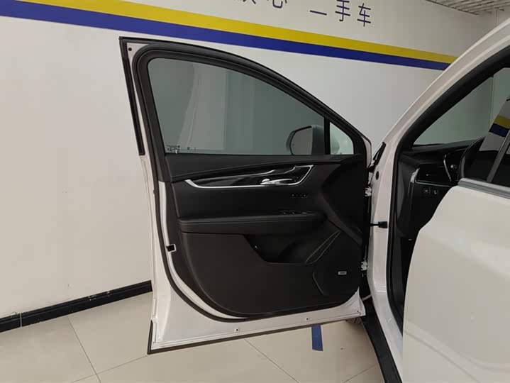 Фото 7 - Cadillac XT5