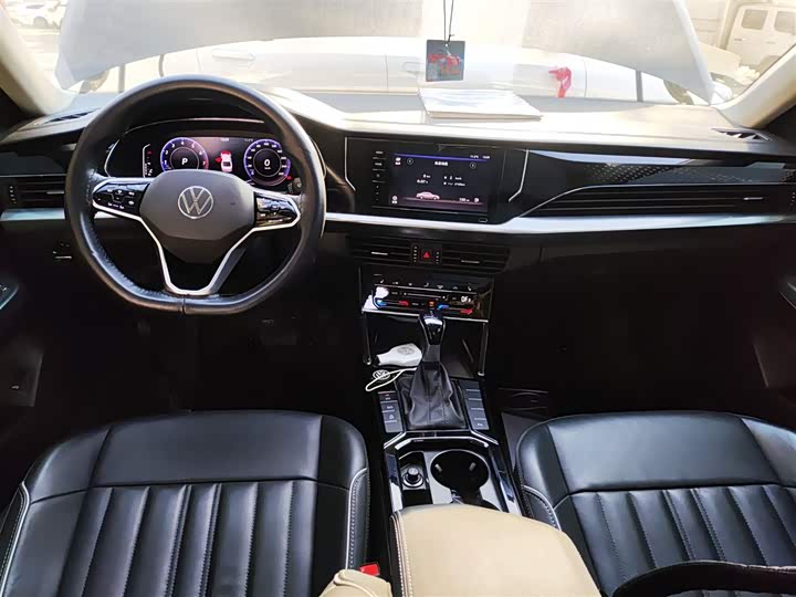 Фото 10 - Volkswagen Passat