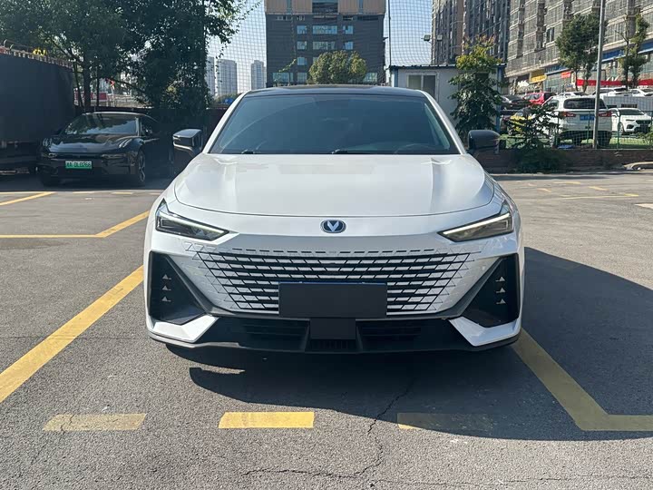 Фото 2 - Changan UNI-V