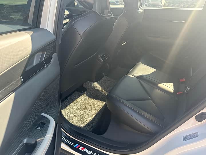 Фото 5 - Changan UNI-V