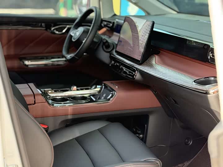 Фото 11 - GAC Trumpchi E8