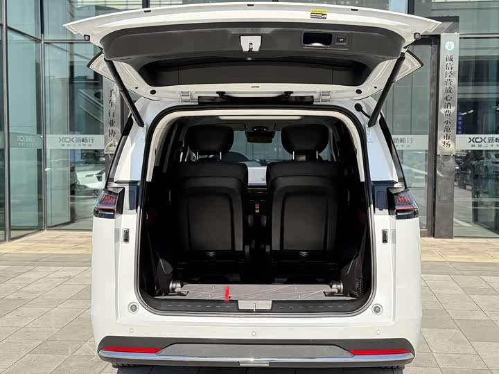 Фото 21 - GAC Trumpchi E8