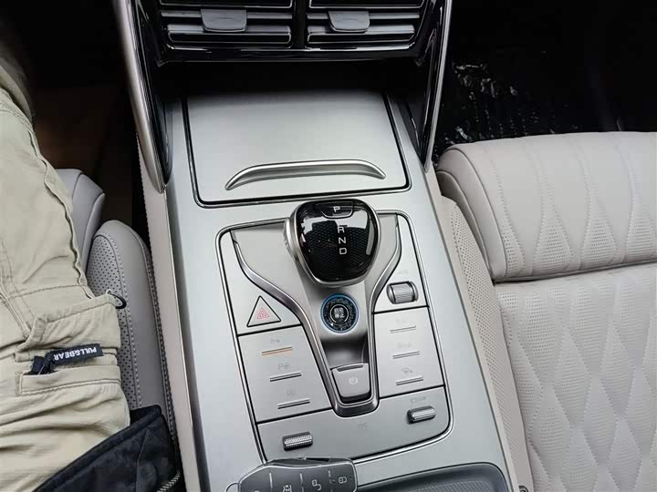 Фото 6 - BYD Tang Hybrid/EV